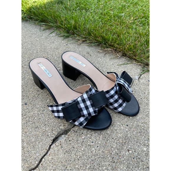 Tahari Danbury sandal/mules - Picture 2 of 4